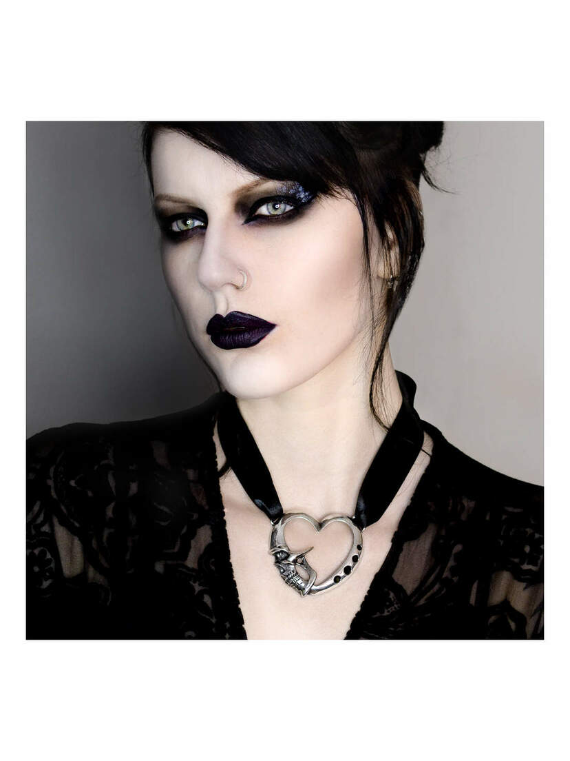 Etendu Mort De Coeur Choker Necklace