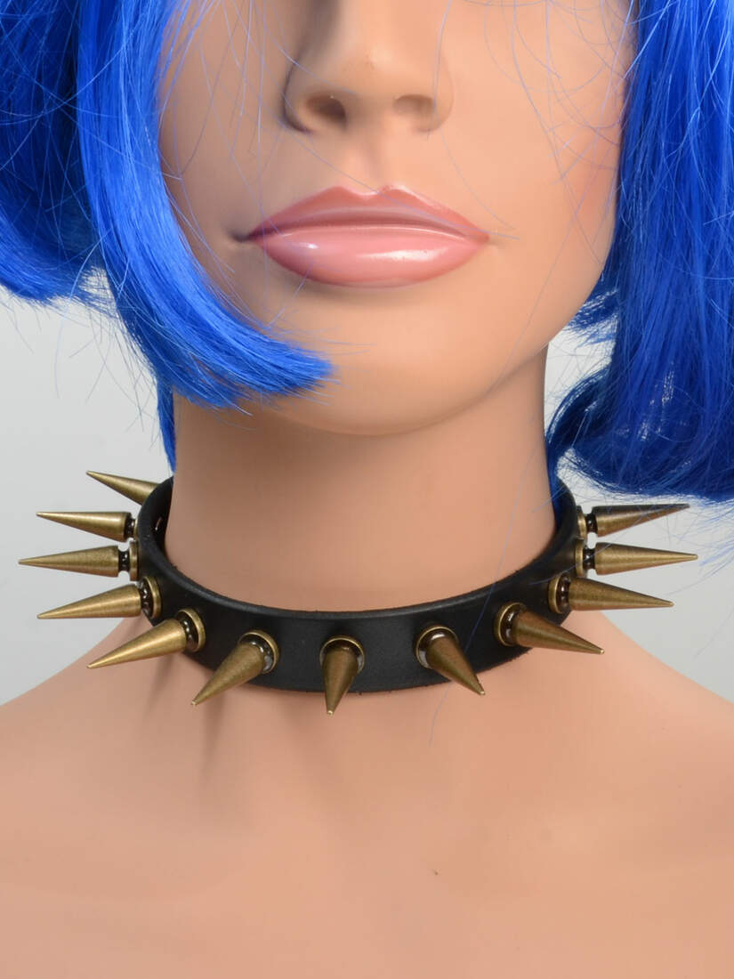 brass-spike-choker-model.jpg